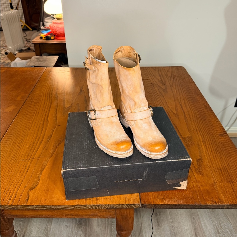 BRAND NEW! Frye Veronica Short Boot - Picture 3 of 10